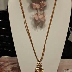 Chic Gold and Pink Floral Necklace